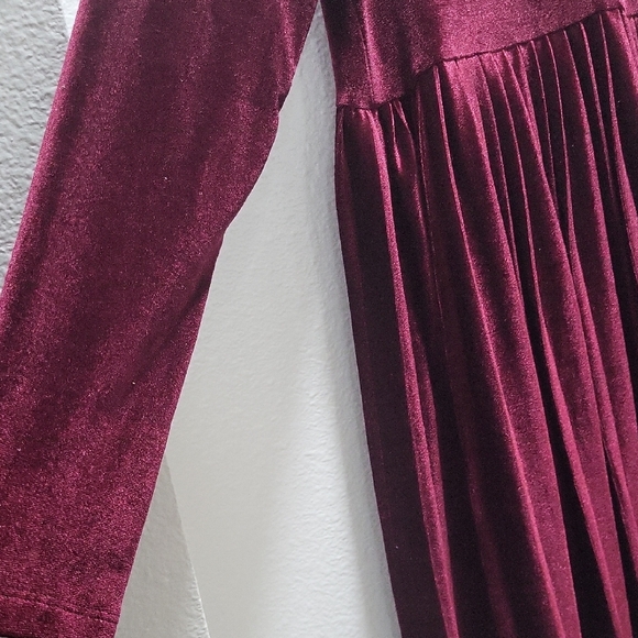 ASOS Velvet Maternity Dress in Deep Burgundy - Picture 6 of 9